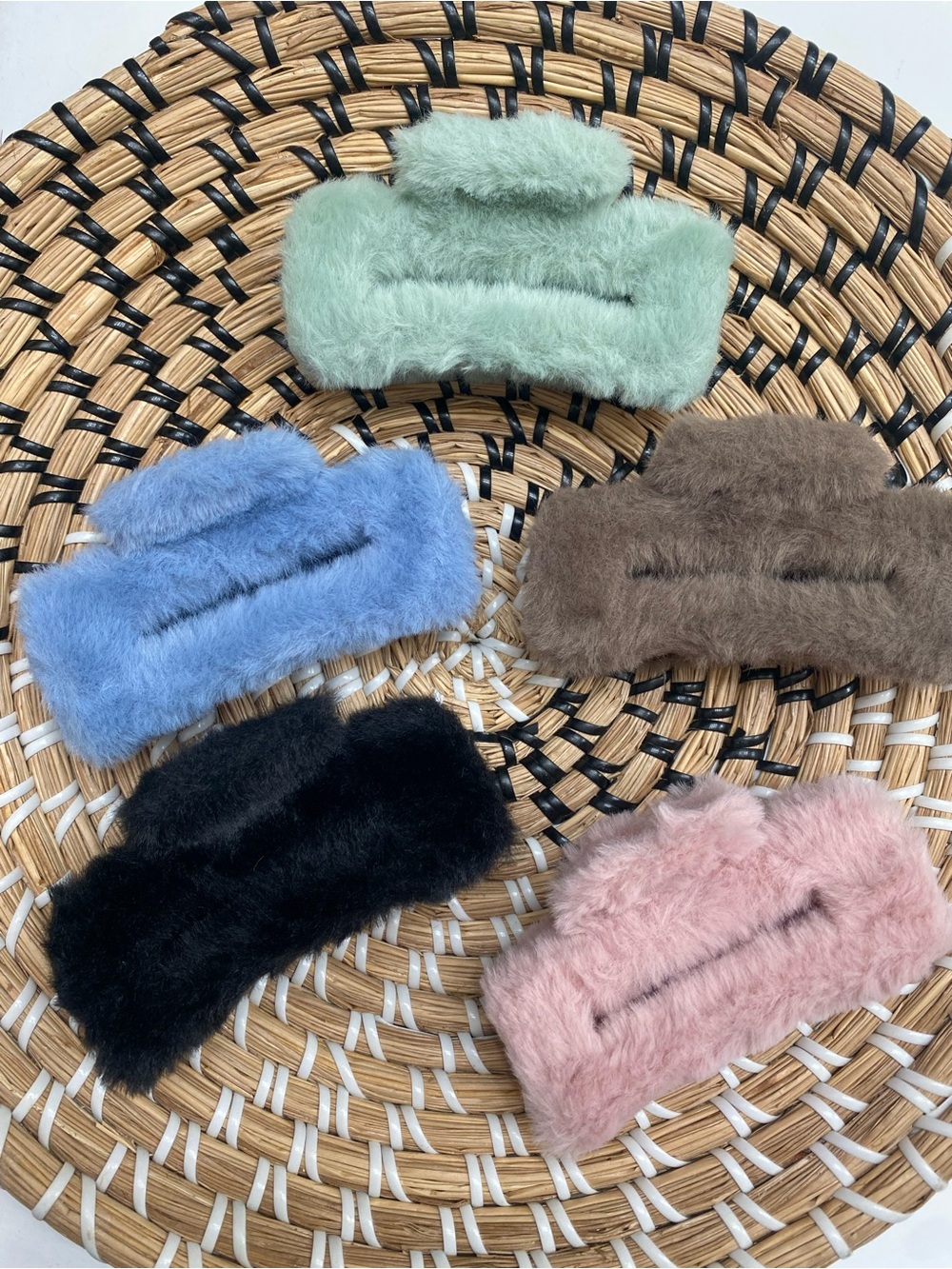 Fuzzy Faux Fur Hair Claw Clips 4.5”
- Choose 1 - Picture 1 of 2